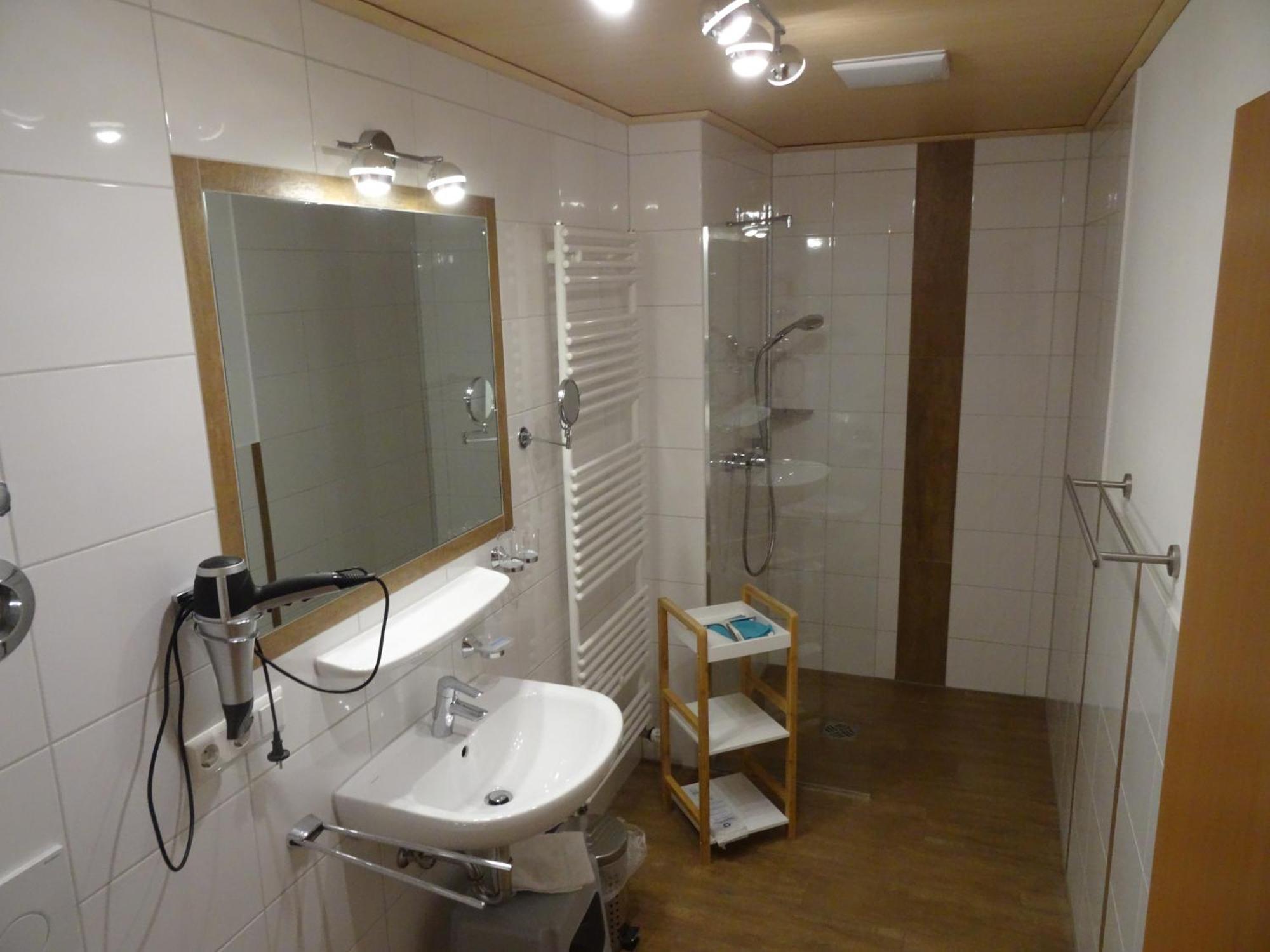 Gaestehaus Erika - Chiemgau Karte インツェル エクステリア 写真